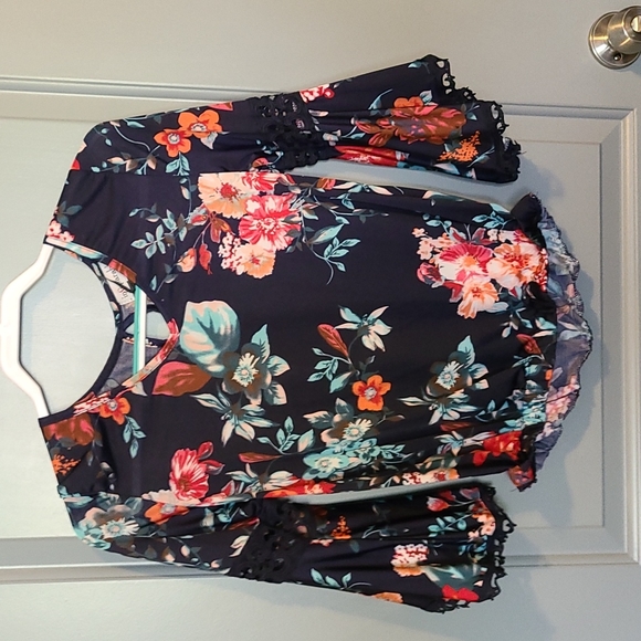 Floral blouse - Picture 1 of 3